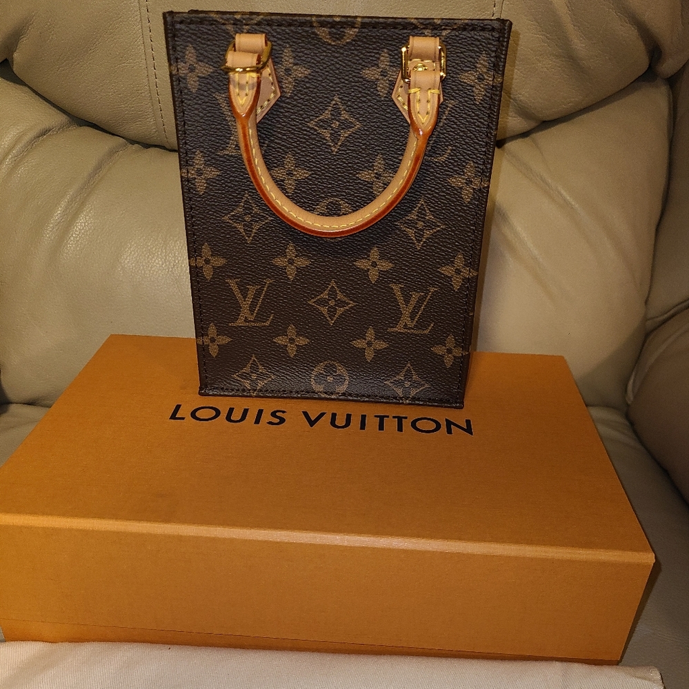 Monogram Petit Sac Plat - Small Flat Shoulder Bag | LOUIS VUITTON